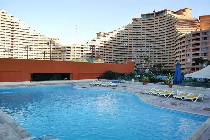 Pool 4 of 12