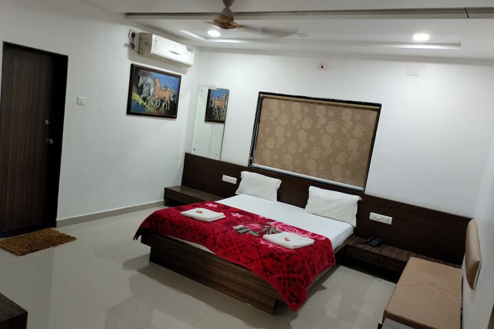 Room 8 of 17