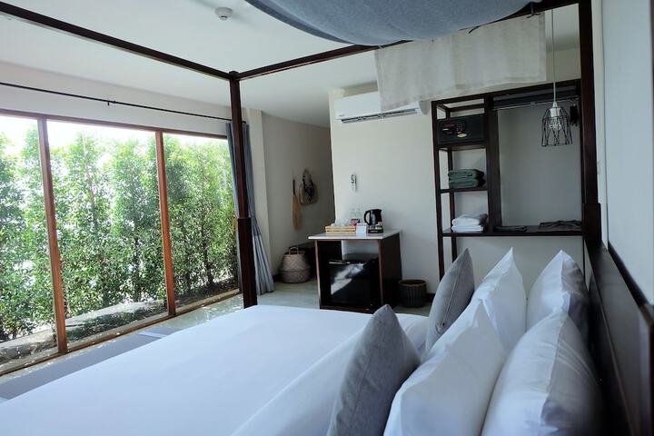 Room 30 of 148