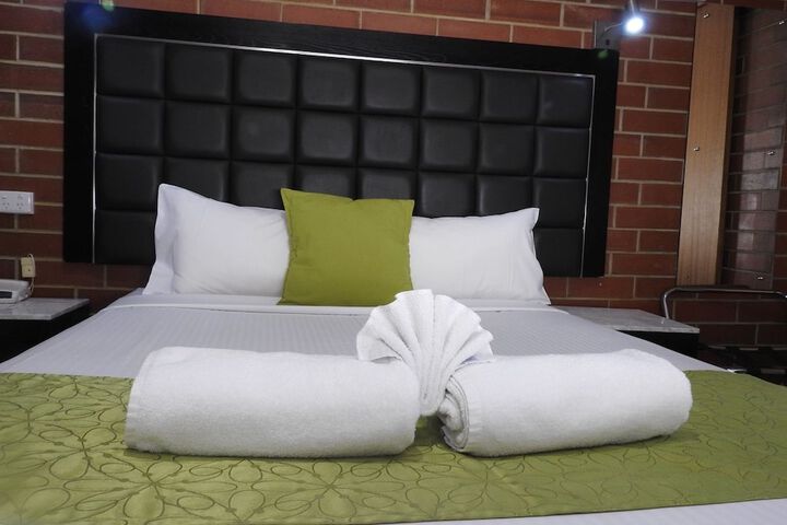 Room 4 of 36