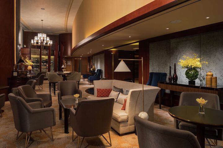 Lounge 49 of 62