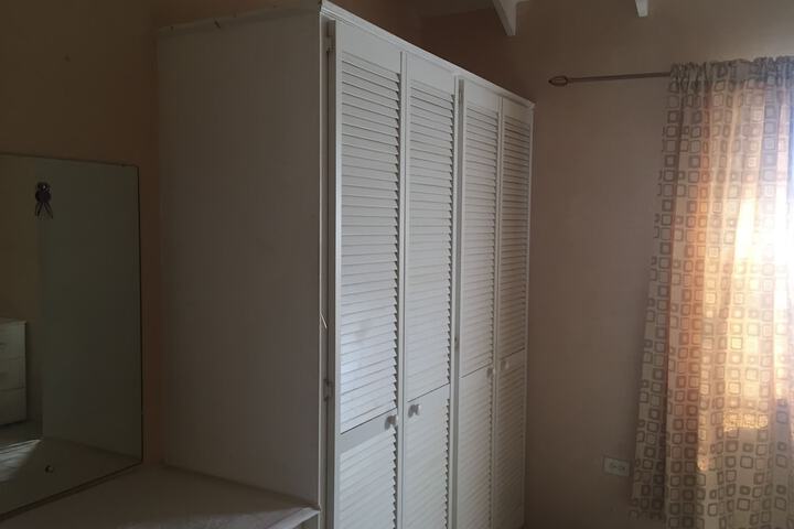 Room 4 of 17