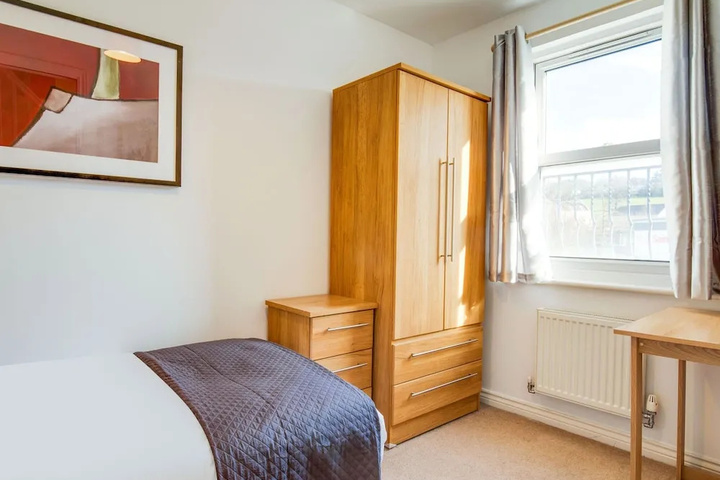 Room 5 of 16