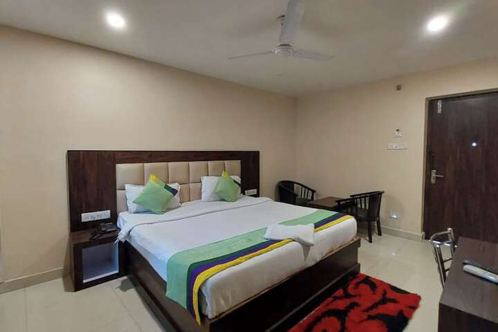 Room 7 of 18