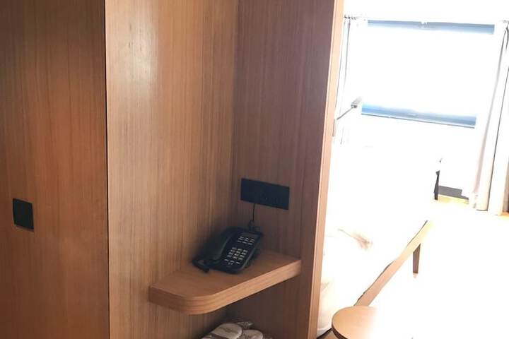 Room 51 of 97