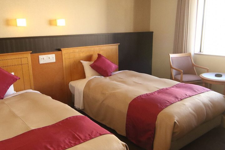 Room 13 of 37