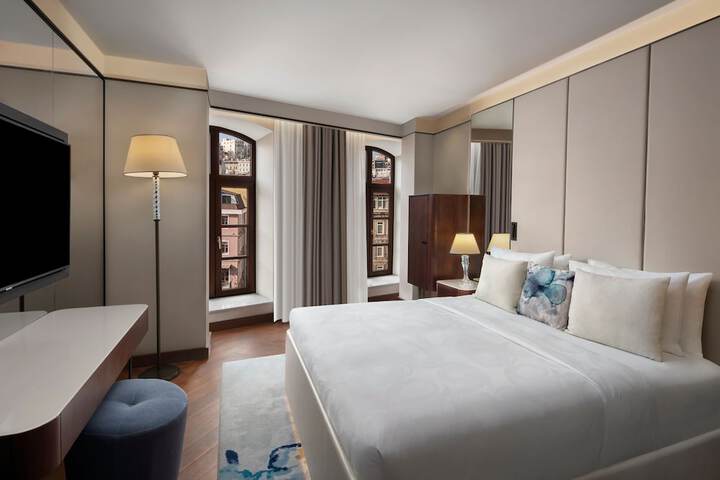 Room 33 of 115