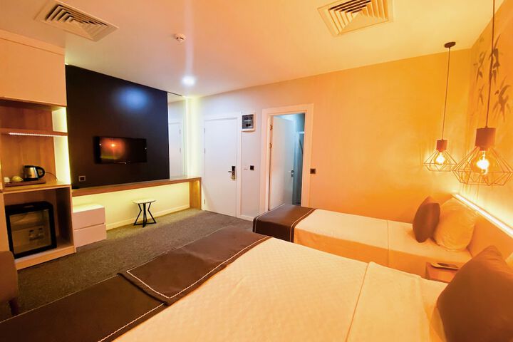 Room 8 of 27