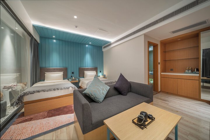 Room 34 of 60
