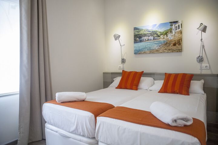 Room 4 of 98