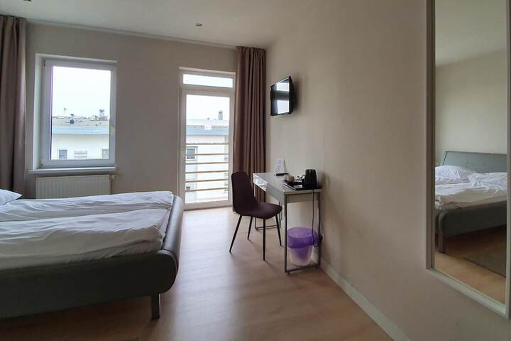 Room 10 of 37