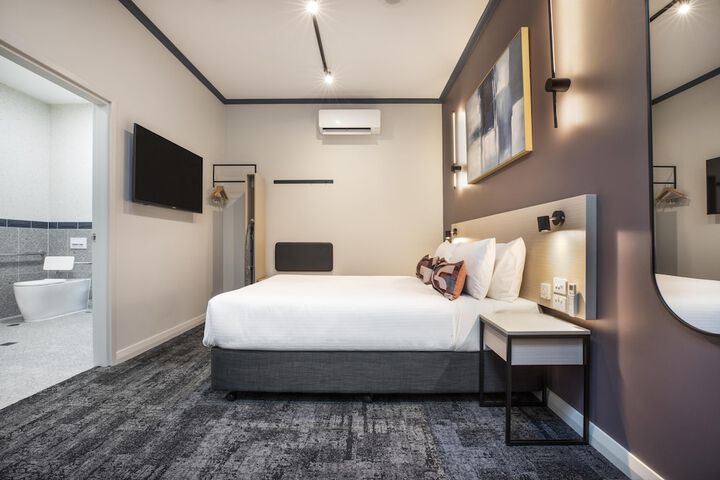 Room 5 of 62