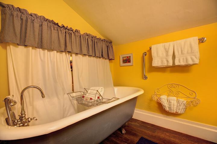 Room 27 of 52