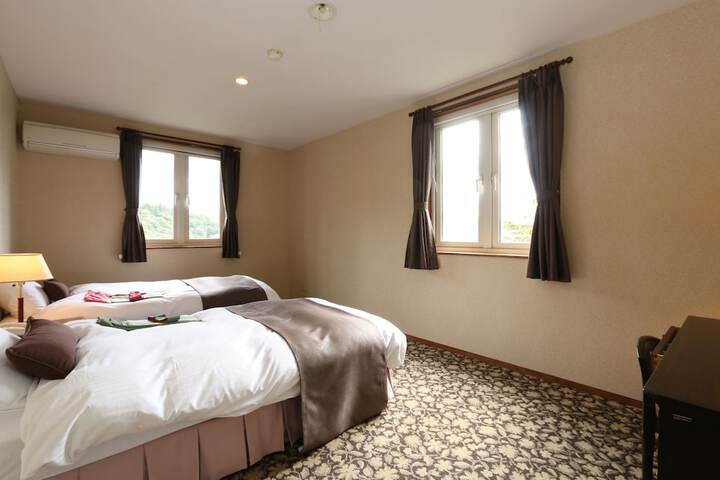 Room 5 of 27