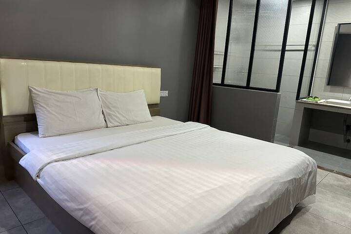 Room 26 of 48