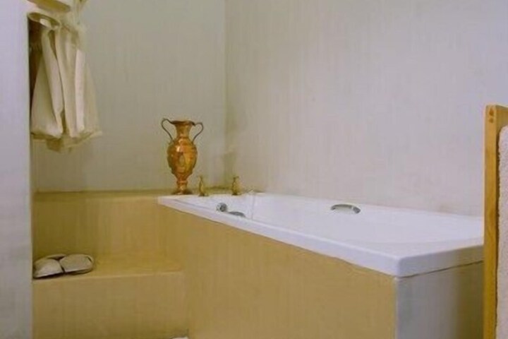 Room 13 of 24
