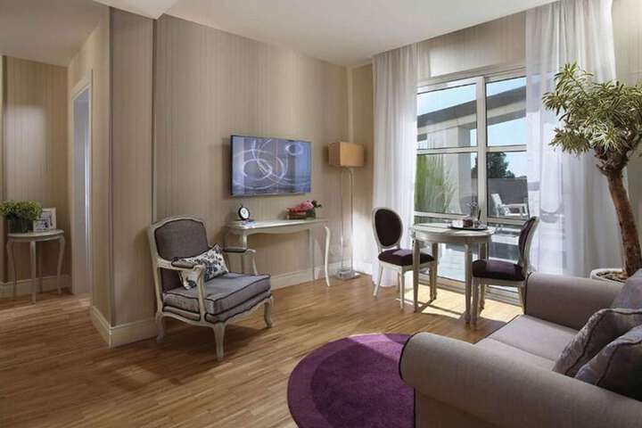 Room 9 of 19