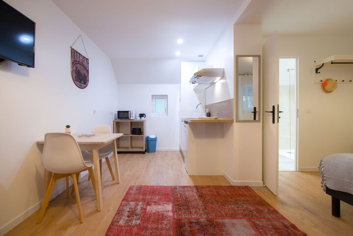 Room 2 of 10