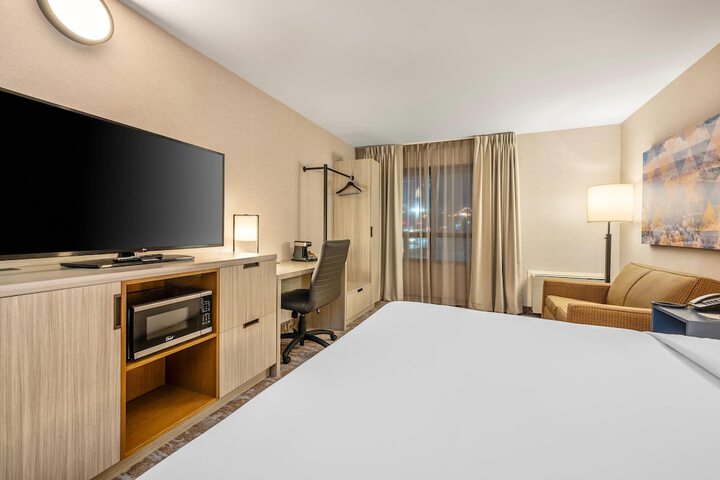 Room 32 of 62