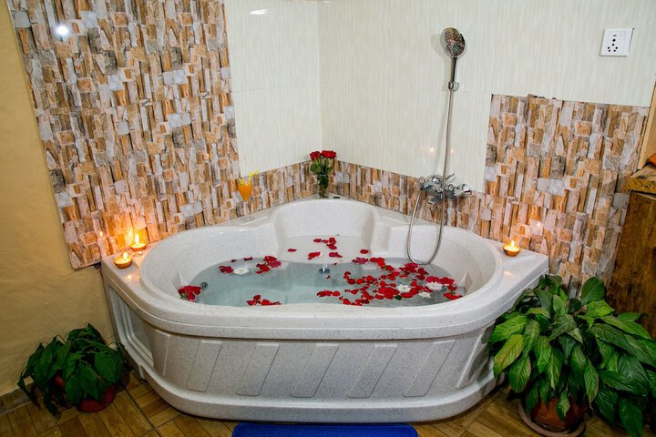 Hot Tub 31 of 47