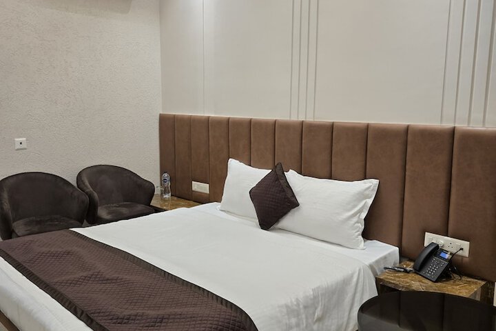 Room 3 of 10