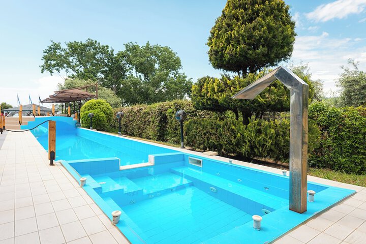 Hotel with Pool