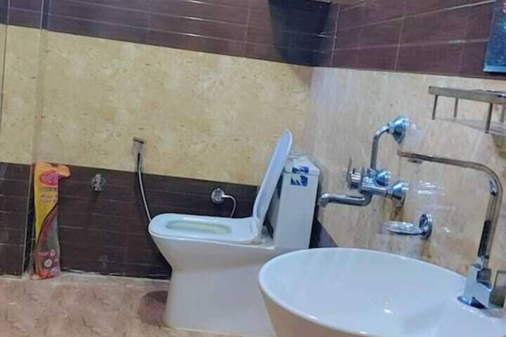 Room 13 of 37