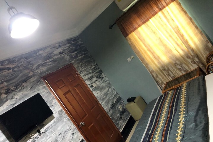 Room 4 of 28