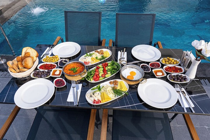 Dining 62 of 76