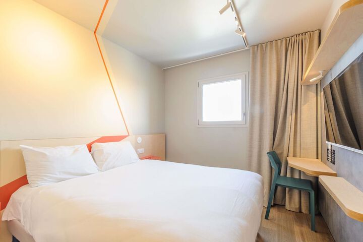 Hotel 74 of 77