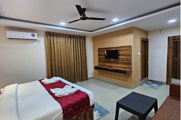Room 8 of 14