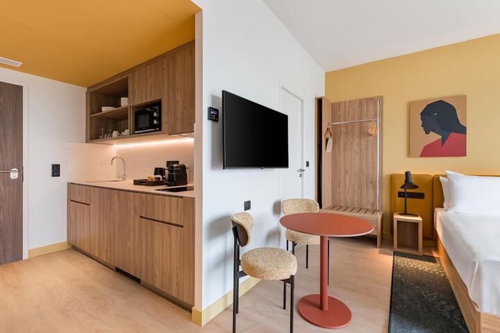 Room 16 of 62