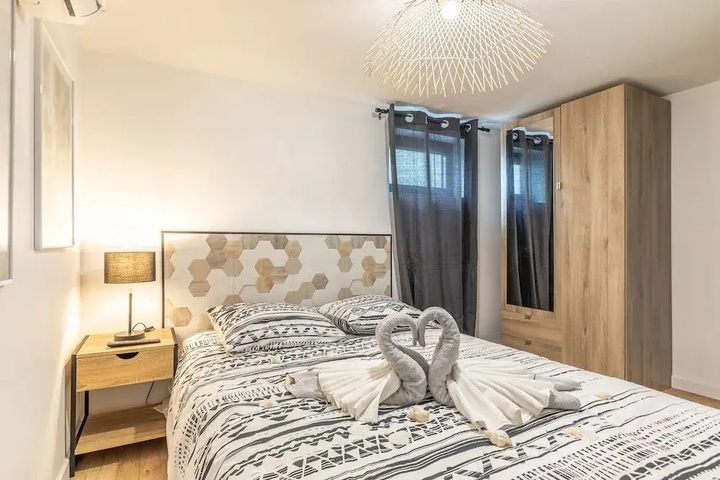 Room 5 of 20