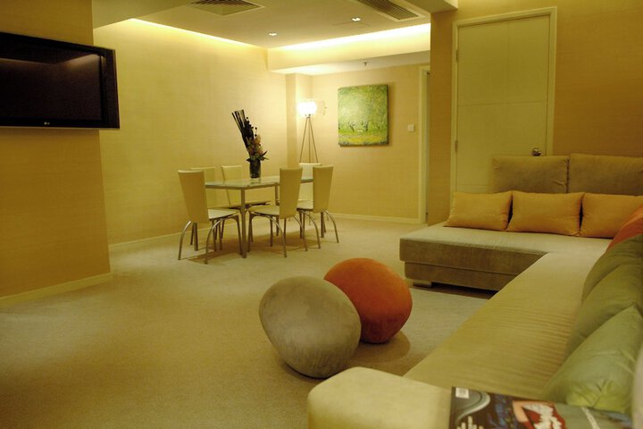 Room 9 of 24
