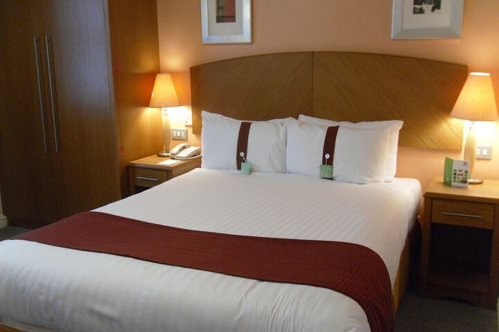 Room 5 of 162