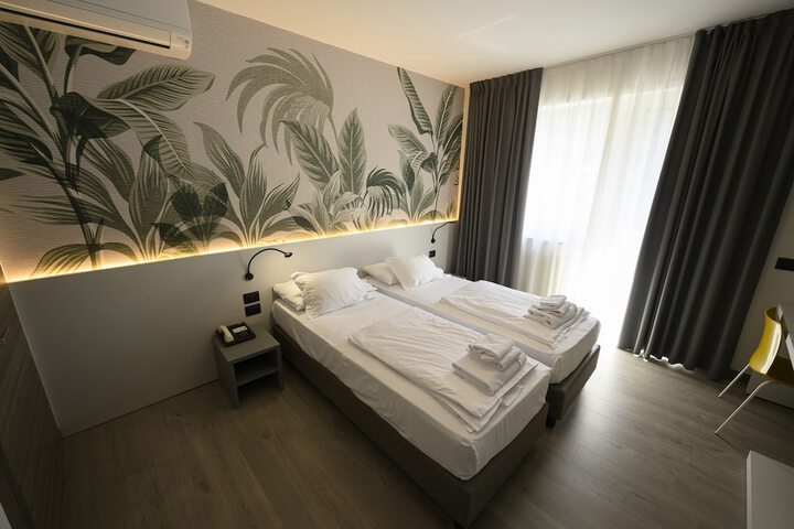 Room 12 of 73