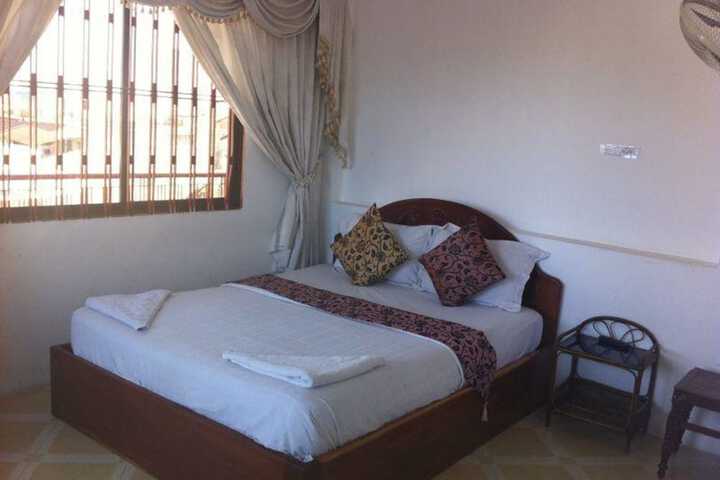 Room 10 of 28