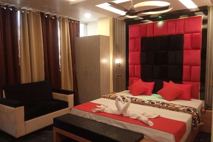 Room 3 of 17