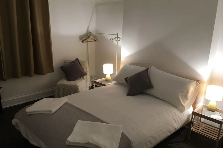 Room 4 of 23