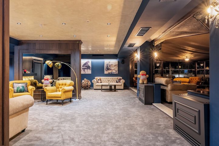 Guest Lobby