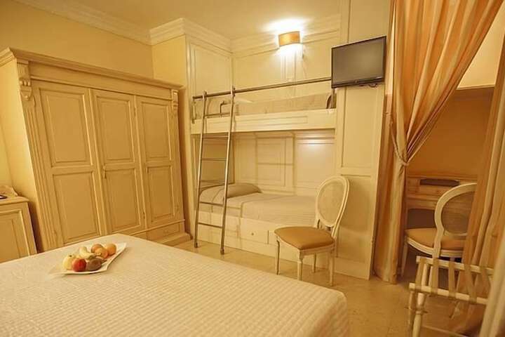 Room 16 of 42