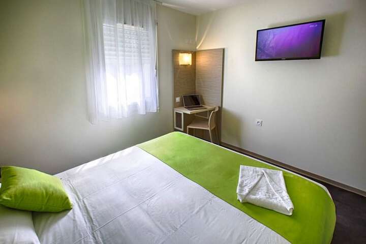 Room 14 of 37