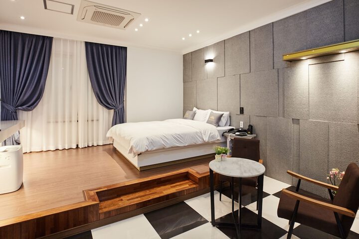 Room 7 of 40