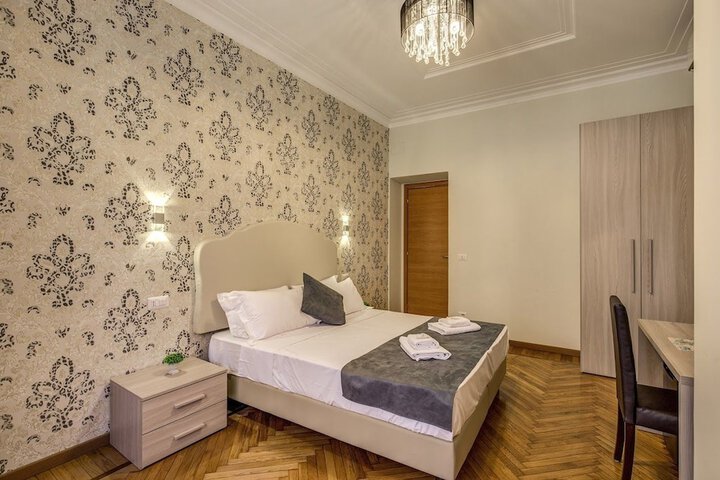 Room 4 of 33
