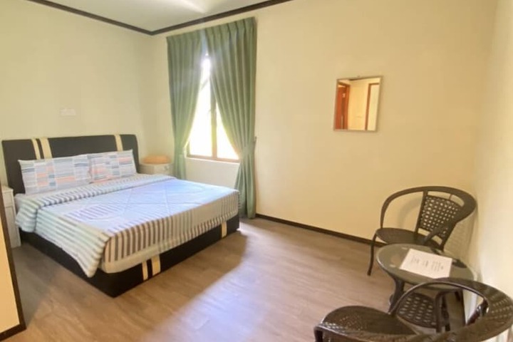 Room 3 of 10