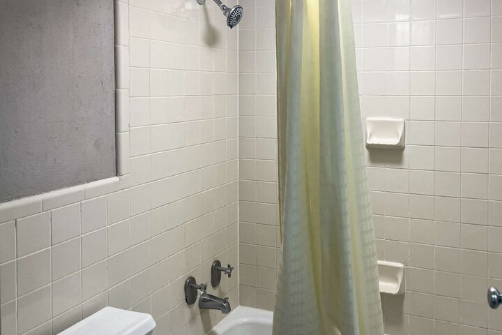 Room 10 of 12