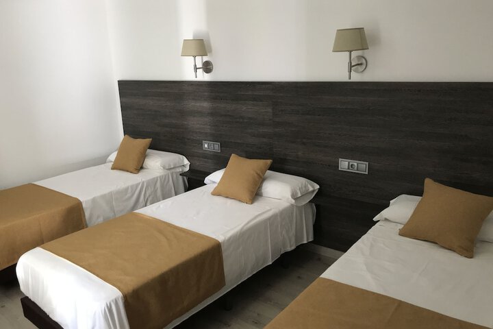 Room 11 of 34