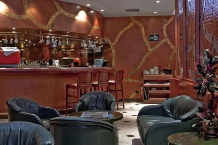 Lounge 18 of 26