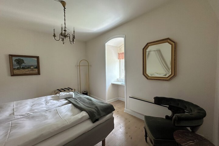 Room 34 of 77