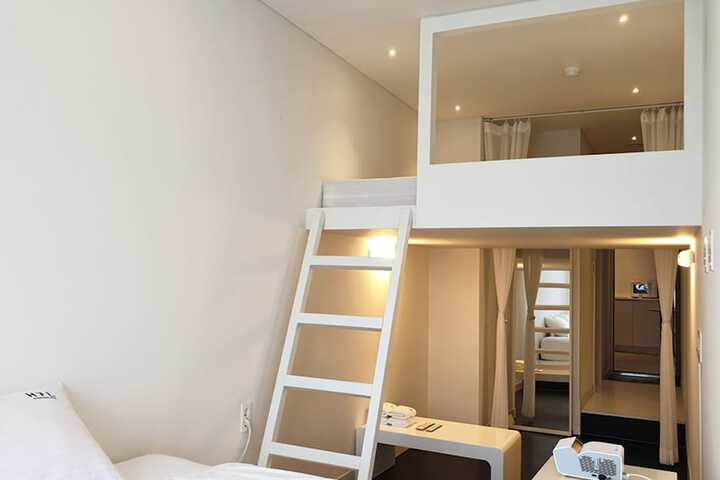 Room 9 of 72